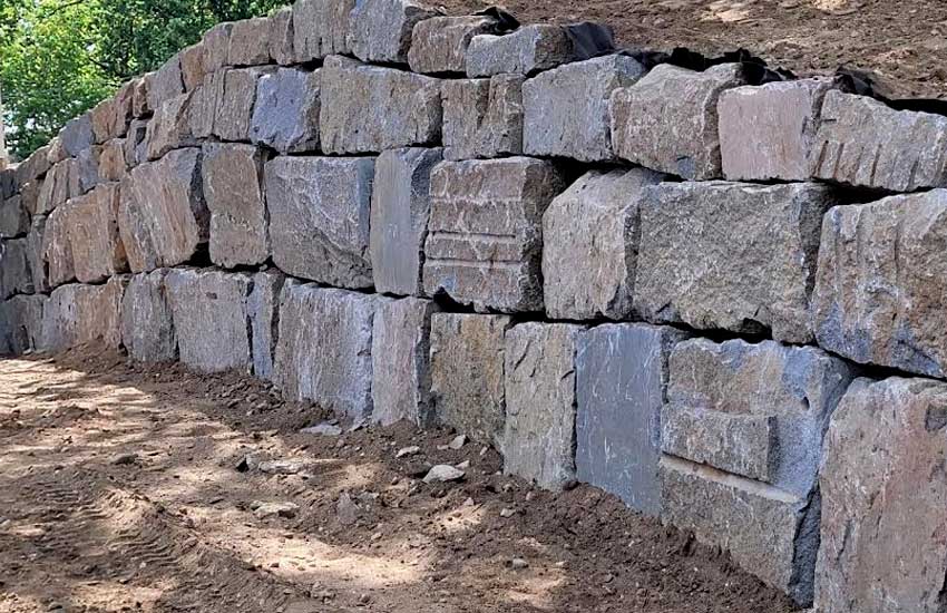 Completed commercial retaining wall by Landscapes Unlimited