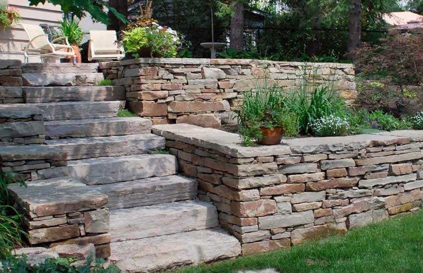 Residential fieldstone retaining wall landscape