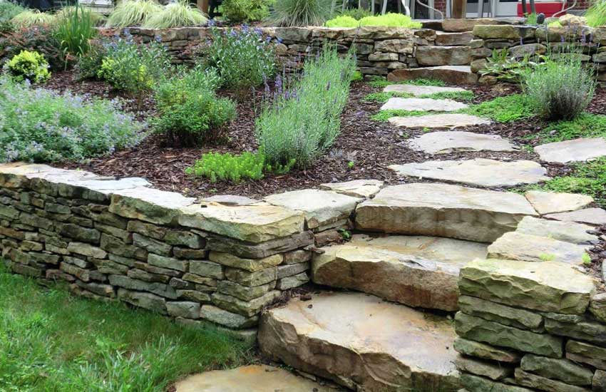 Fieldstone masonry wall detail
