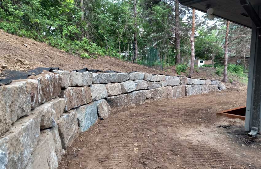 Granite wall with capstone finish