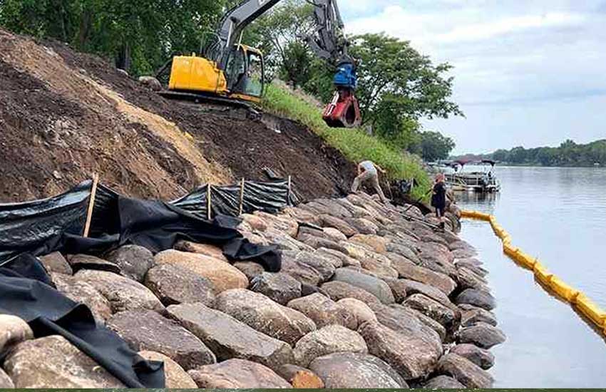 Lakefront shoreline design with native plantings