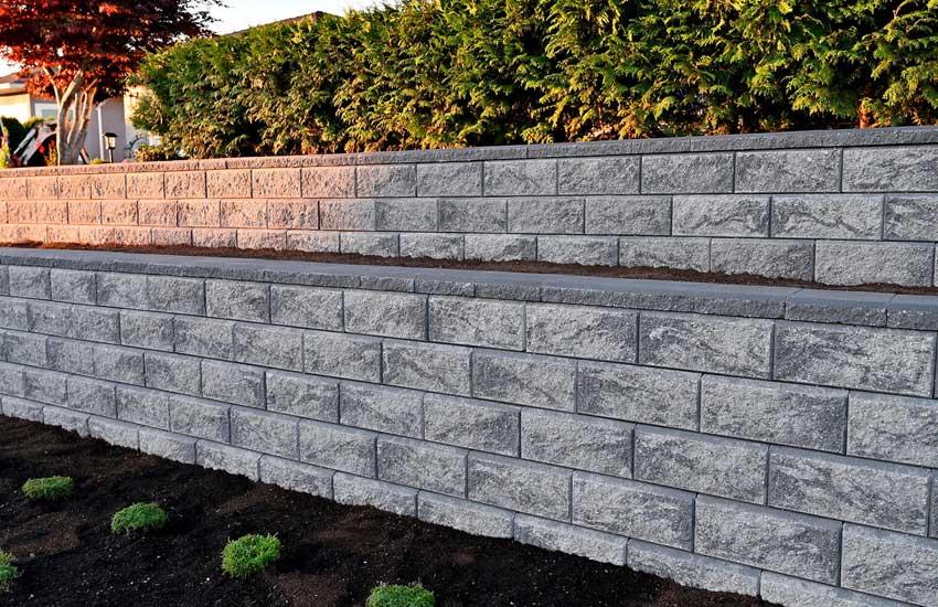 Segmental block retaining wall detail