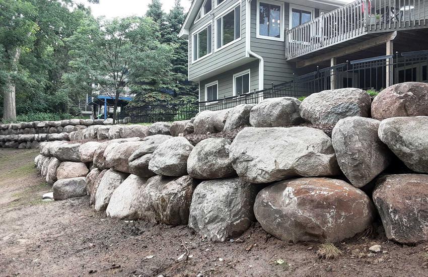 Completed retaining wall by Landscapes Unlimited